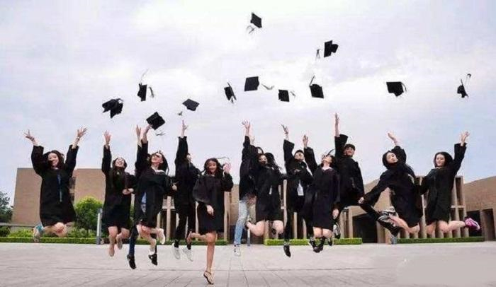 申请办理国外大学毕业证时，澳洲大学和美国大学有什么区别？